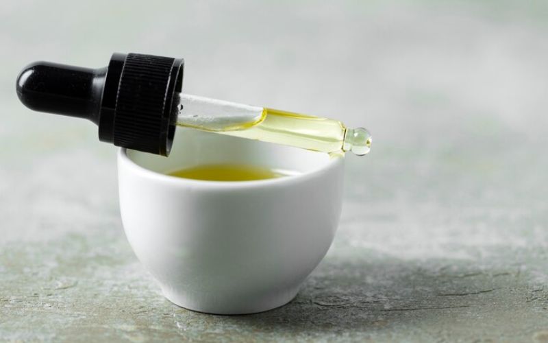 4 Công dụng bất ngờ của tinh dầu Trà Trắng